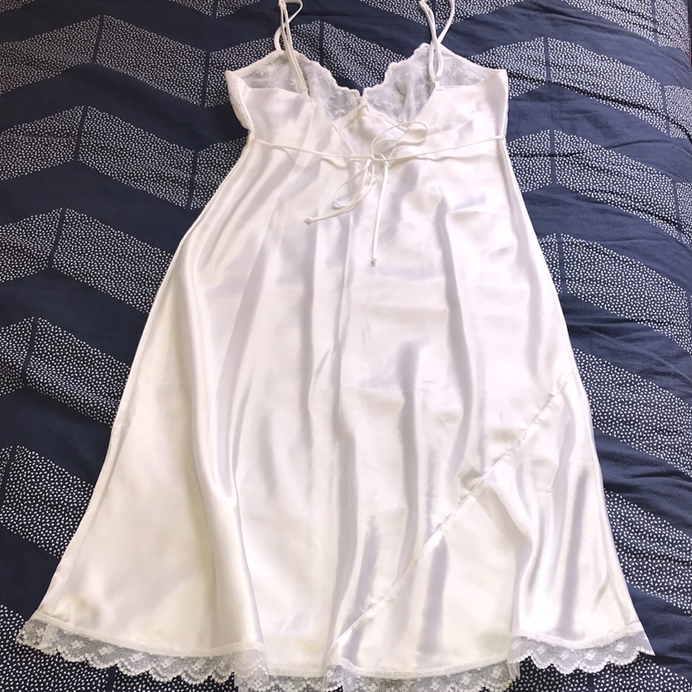 White satin/lace chemise nightgown - Picture 5 of 6